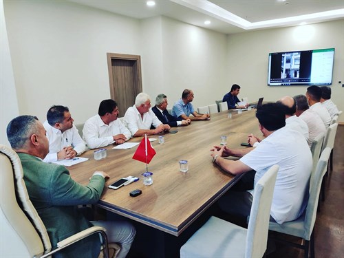Tarsus Sosyal Yardımlaşma ve Dayanışma Vakfı Mütevelli Heyeti, Tarsus Kaymakamı Kadir Sertel OTCU Başkanlığında Toplandı