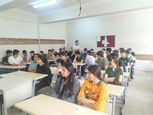 Büyük İlçeler Güven ve Dönüşüm Projesi Kapsamında  iki Lisemizde Sınav Kaygısı ile Başa Çıkma Yöntemleri Konulu Eğitim Yapıldı