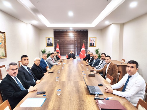 Tarsus Sosyal Yardımlaşma ve Dayanışma Vakfı Mütevelli Heyeti, Tarsus Kaymakamı ve Vakıf Başkanı Mehmet Ali AKYÜZ Başkanlığında Toplandı