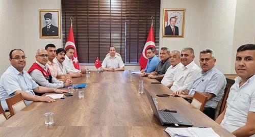 TARSUS SOSYAL YARDIMLAŞMA VE DAYANIŞMA VAKFI MÜTEVELLİ HEYETİ TOPLANTISI, TARSUS KAYMAKAMI MEHMET ALİ AKYÜZ'ÜN BAŞKANLIĞINDA YAPILDI