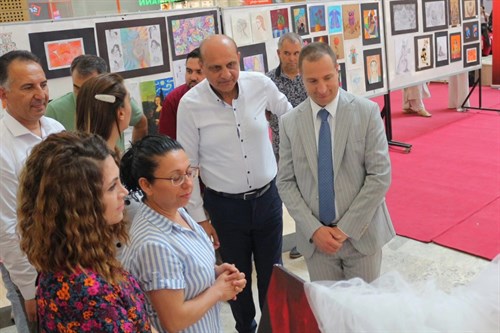 TARSUS İLÇE MİLLİ EĞİTİM MÜDÜRLÜĞÜMÜZÜN YIL SONU RESİM SERGİSİ, TARSUS KAYMAKAMI MEHMET ALİ AKYÜZ'ÜN KATILIMI İLE TARSU AVM’DE AÇILDI
