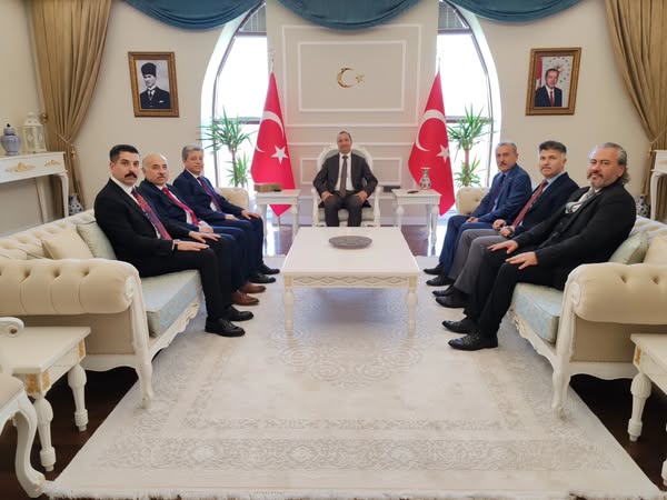 TÜRKİYE KAMU ÇALIŞANLARI KALKINMA VE DAYANIŞMA VAKFI (TÜRKAV) GENEL BAŞKANI EBUBEKİR SIDDIK KORKMAZ VE YÖNETİMİ, KAYMAKAM AKYÜZ'Ü ZİYARET ETTİLER